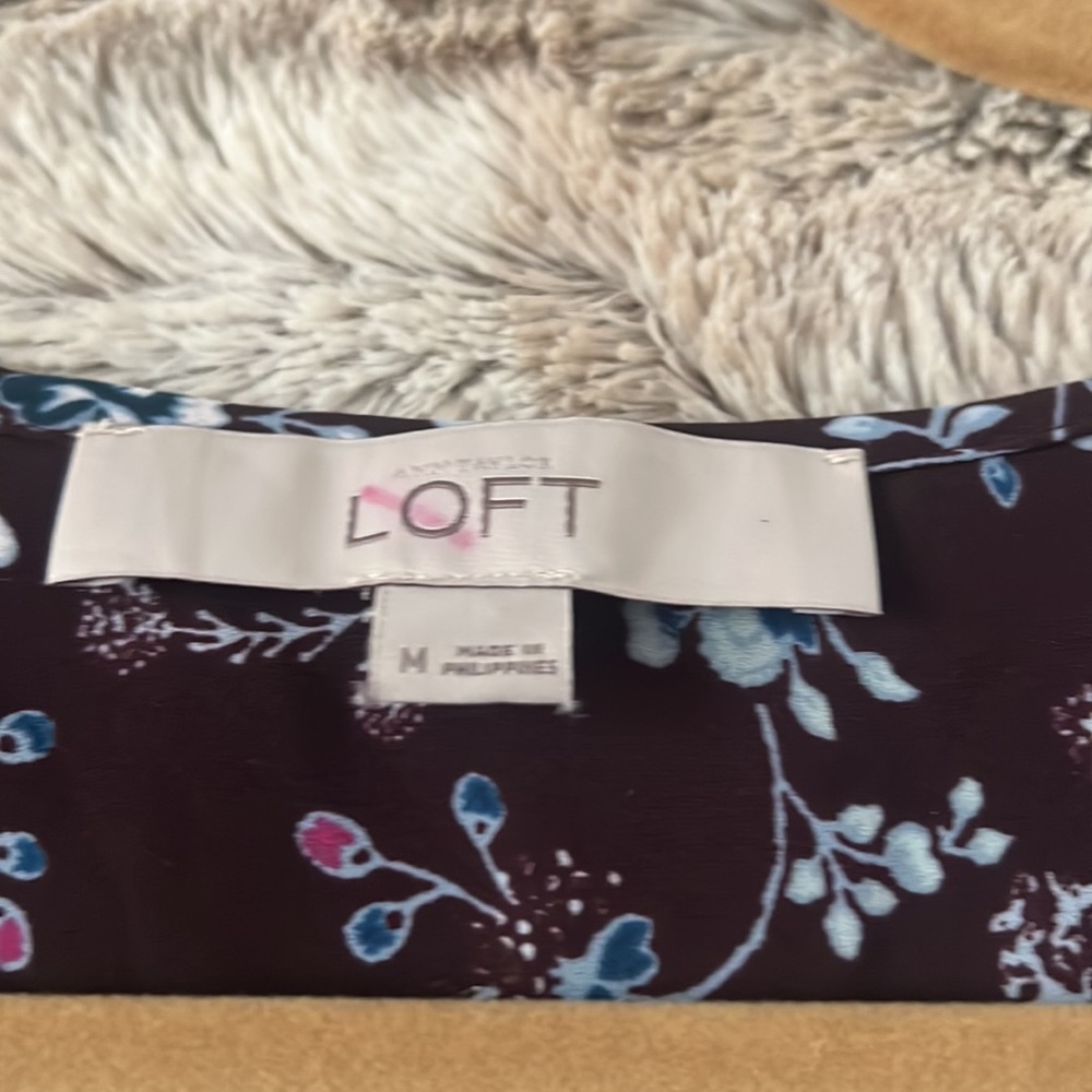 Light And Flowy Spring Top. Floral Pattern Loft - image 4